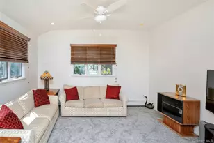 5 Vegas Ct, Plainview, NY 11803 - Photo 6