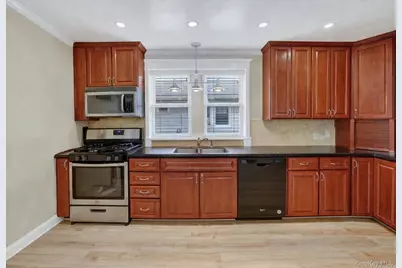 118 Third Avenue, Pelham, NY 10803 - Photo 6