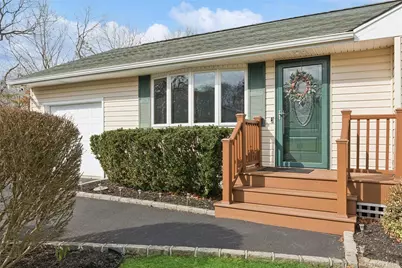 140 Oak Street, Medford, NY 11763 - Photo 2