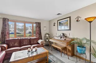 140 Oak St, Medford, NY 11763 - Photo 4