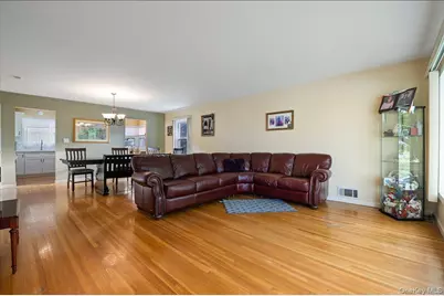 2 Fern Place, Plainview, NY 11803 - Photo 4