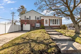 2 Fern Pl, Plainview, NY 11803 - Photo 2