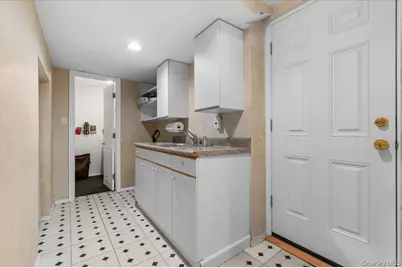 2 Fern Place, Plainview, NY 11803 - Photo 24