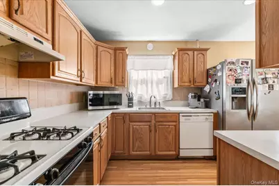 2 Fern Place, Plainview, NY 11803 - Photo 12