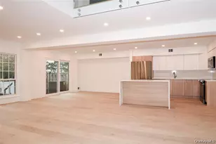 95 Woodlake Dr W, Woodbury, NY 11797 - Photo 4