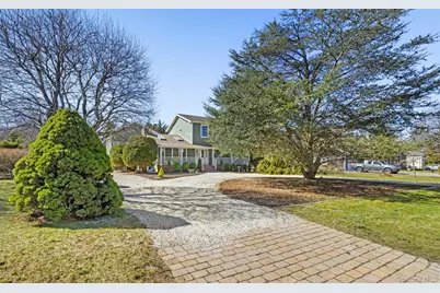 22 Peninsula Drive, Sag Harbor, NY 11963 - Photo 2