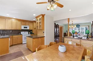 119 Woodoak Dr, Westbury, NY 11590 - Photo 14