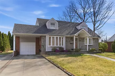 119 Woodoak Drive, Westbury, NY 11590 - Photo 2