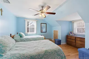 119 Woodoak Dr, Westbury, NY 11590 - Photo 26