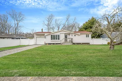 7 Betsy Drive, West Sayville, NY 11796 - Photo 2