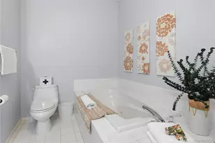 625 Madeira Blvd, Melville, NY 11747 - Photo 12