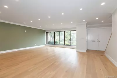 18 Acorn Ponds Drive, Roslyn, NY 11576 - Photo 12