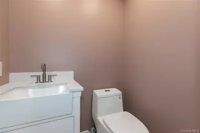 18 Acorn Ponds Drive, Roslyn, NY 11576 - Photo 14