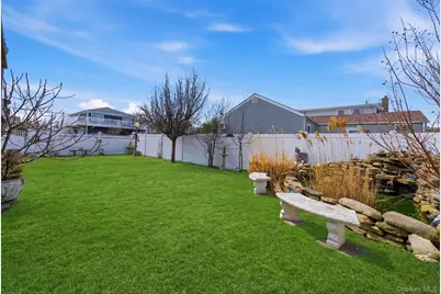 184 Inlet Drive, Lindenhurst, NY 11757 - Photo 24