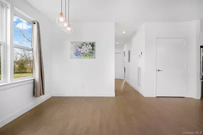 401 Breton Way, Glen Cove, NY 11542 - Photo 10