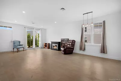 401 Breton Way, Glen Cove, NY 11542 - Photo 6