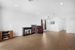 401 Breton Wy, Glen Cove, NY 11542 - Photo 4