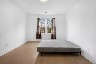 401 Breton Way, Glen Cove, NY 11542 - Photo 20