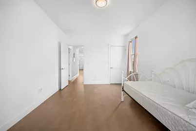 401 Breton Way, Glen Cove, NY 11542 - Photo 30