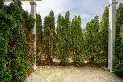 401 Breton Way, Glen Cove, NY 11542 - Photo 34