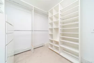 143 Round Hill Road, Roslyn Heights, NY 11577 - Photo 24