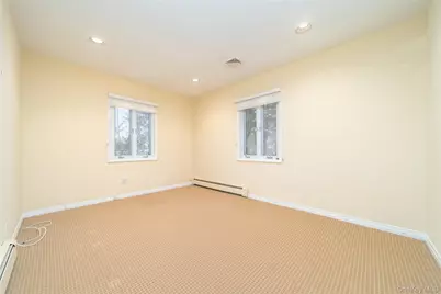 143 Round Hill Road, Roslyn Heights, NY 11577 - Photo 16