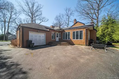 143 Round Hill Road, Roslyn Heights, NY 11577 - Photo 28