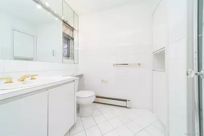 143 Round Hill Road, Roslyn Heights, NY 11577 - Photo 14