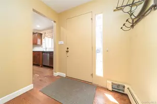 143 Round Hill Rd, Roslyn Heights, NY 11577 - Photo 4