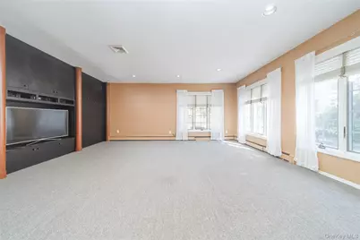 143 Round Hill Road, Roslyn Heights, NY 11577 - Photo 12