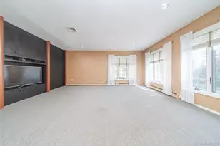 143 Round Hill Rd, Roslyn Heights, NY 11577 - Photo 12