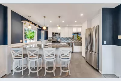 175 Shelby Avenue, Holbrook, NY 11741 - Photo 8