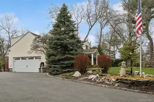 4 University Dr, East Setauket, NY 11733 - Photo 32