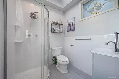 146 Awixa Avenue, Bay Shore, NY 11706 - Photo 22