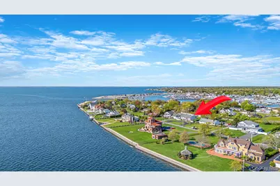 146 Awixa Avenue, Bay Shore, NY 11706 - Photo 2