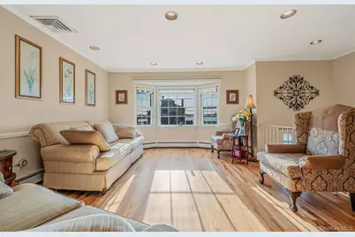 146 Awixa Avenue, Bay Shore, NY 11706 - Photo 10