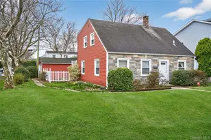 306 Curtis Ave, Carle Place, NY 11514 - Photo 2