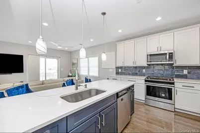 718 Guy Lombardo Avenue, Freeport, NY 11520 - Photo 12
