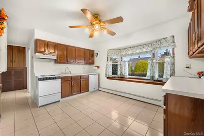 60 Flamingo Road, Levittown, NY 11756 - Photo 4