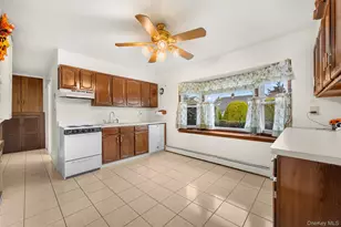 60 Flamingo Rd, Levittown, NY 11756 - Photo 4