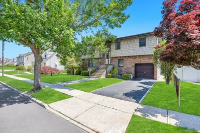 1840 Maurice Avenue, East Meadow, NY 11554 - Photo 4