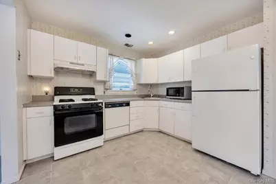 1840 Maurice Avenue, East Meadow, NY 11554 - Photo 10
