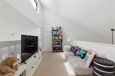 18 Quail Run, Hampton Bays, NY 11946 - Photo 32