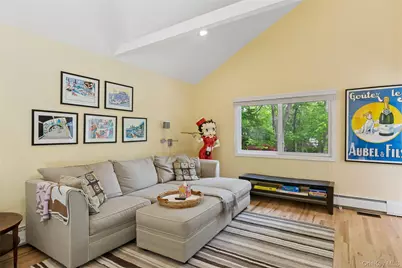 18 Quail Run, Hampton Bays, NY 11946 - Photo 26