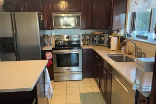 262 Richard Ct, Pomona, NY 10970 - Photo 2