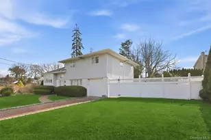 15 5th Pl, Syosset, NY 11791 - Photo 2