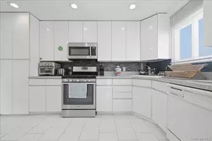 3671 Bayview St, Seaford, NY 11783 - Photo 14