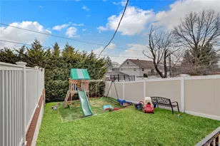 505 Sand Hill Rd, Wantagh, NY 11793 - Photo 32