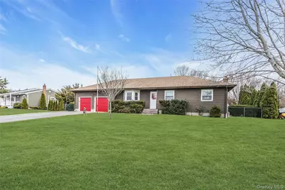 82 Donna Drive, Calverton, NY 11933 - Photo 2