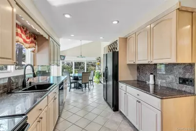 132 Washington Avenue, Plainview, NY 11803 - Photo 12